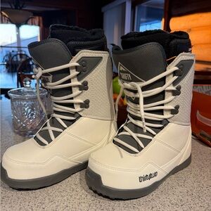 Women’s thirty two snowboarding boots